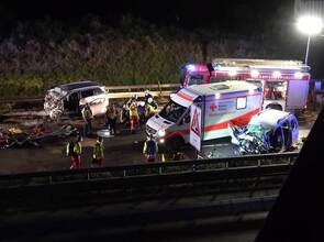 Drei Tote und zwei Schwerverletzte nach Geisterfahrt auf A8
