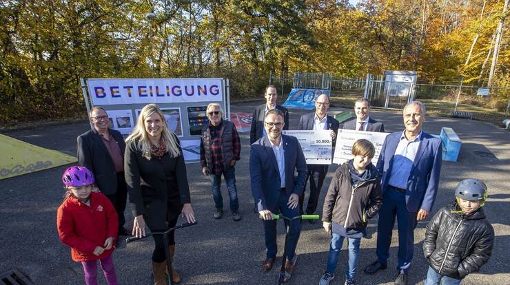 760_0900_133533_Spendenuebergabe_Skateanlage_Huchenfeld_.jpg