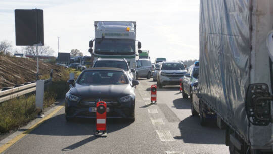 Pforzheim: Auffahrunfall zwischen einem Kleinlkw und Lkw - ein schwer und ein Leicht Verletzter