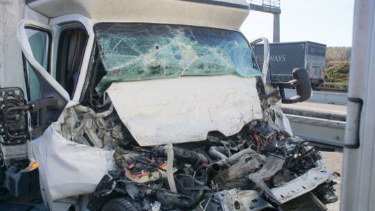 Pforzheim: Auffahrunfall zwischen einem Kleinlkw und Lkw - ein schwer und ein Leicht Verletzter