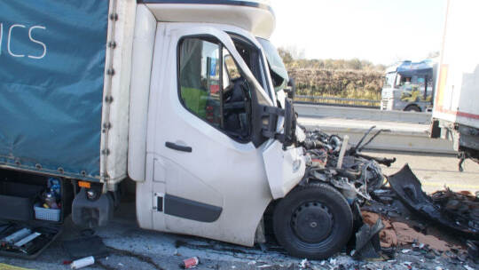 Pforzheim: Auffahrunfall zwischen einem Kleinlkw und Lkw - ein schwer und ein Leicht Verletzter