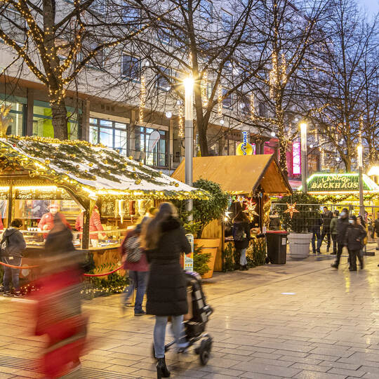 Goldener Weihnachtsmarkt Tag 1