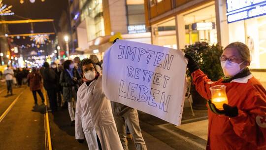 Lichterkette für Schutzmaßnahmen und Impfen