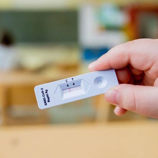 Coronavirus-Schnelltest an Grundschule Coronavirus-Schnelltest an Grundschule