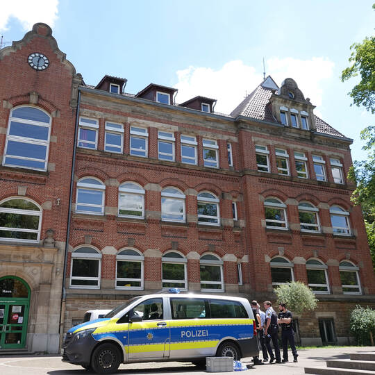 Polizei-Einsatz vor Schule in Esslingen