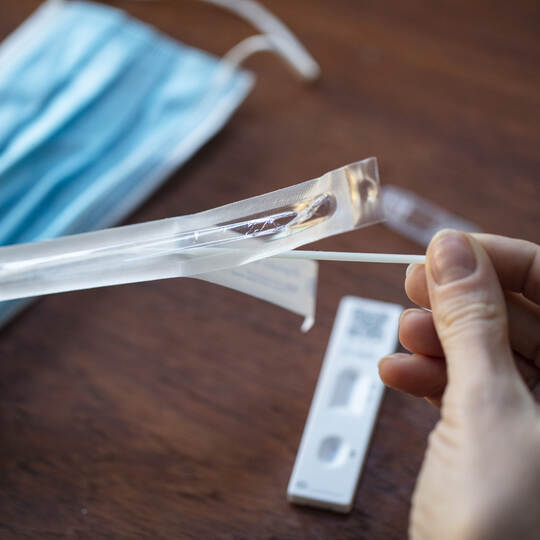 Corona-Selbsttests richtig und sicher im Restmüll entsorgen