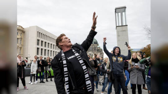 Trabis hupen Hasselhoffs Hit "Looking for Freedom"