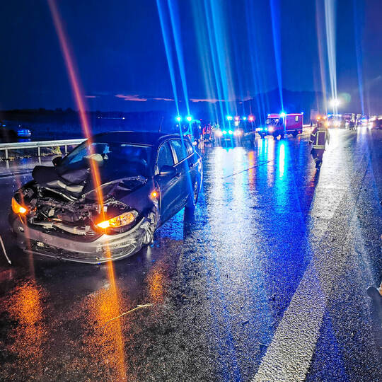 Aquaplaning auf A6: Autofahrer steigt aus - und wird totgefahren