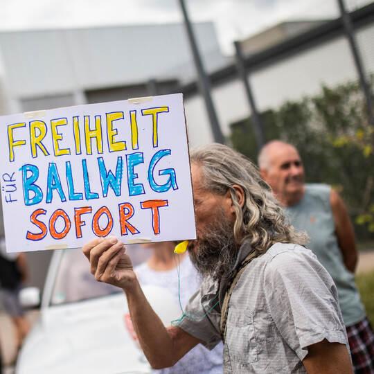 "Querdenken"-Demonstration vor JVA Stammheim