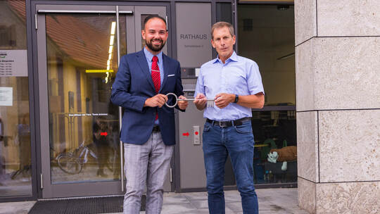 Mönsheim Bürgermeister Schlüsselübergabe (Michael Maurer, Thomas Fritsch)