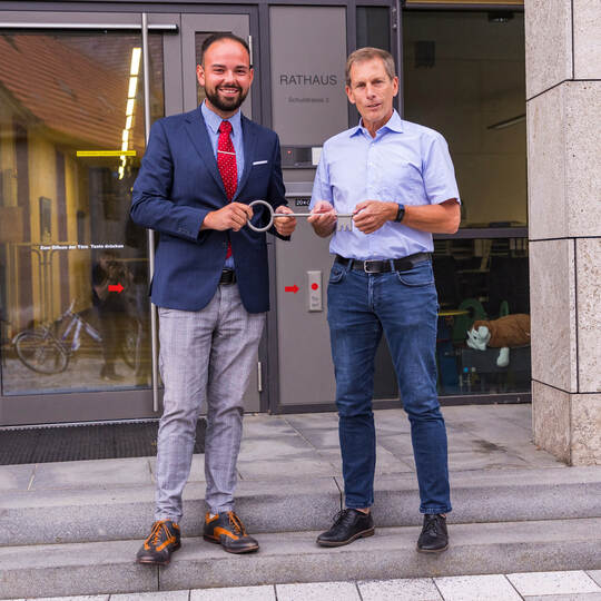 Mönsheim Bürgermeister Schlüsselübergabe (Michael Maurer, Thomas Fritsch)