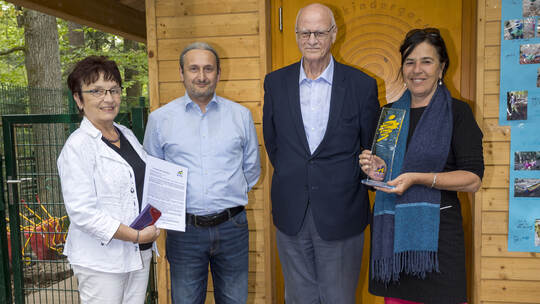 Ehrung Sozialsponsor des Jahres 2022 (vl. Edith Münch, Oliver Schanz, Hans-Peter Wolf, Ute Hötzer)