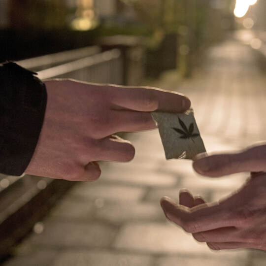 Dealer bei Übergabe von Marihuana - ILLUSTRATION