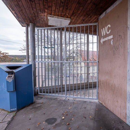 ZOB Süd Absperrgitter WC Anlage