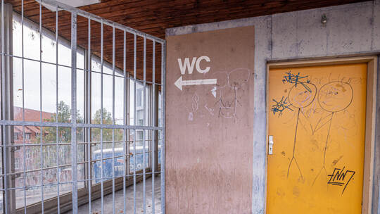 ZOB Süd Absperrgitter WC Anlage