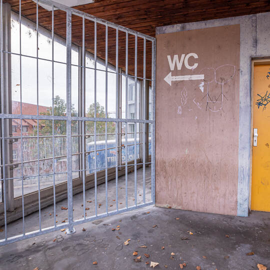 ZOB Süd Absperrgitter WC Anlage