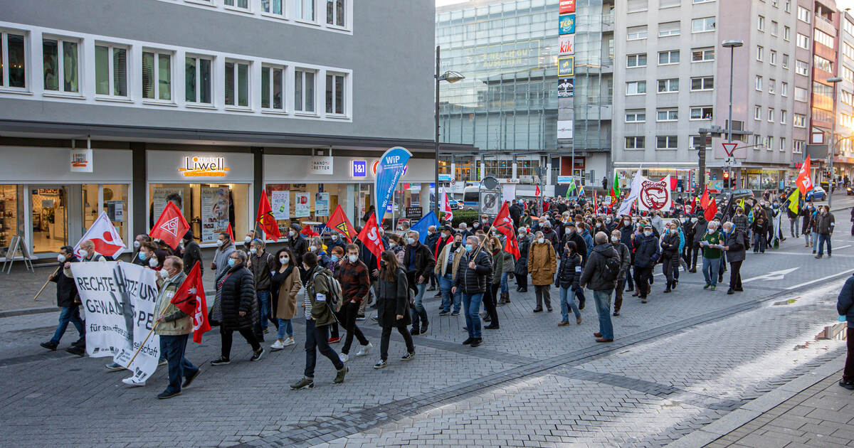 Debatte um 23. Februar Hauptausschuss will Demozug gegen Rechts nicht im offiziellen Programm