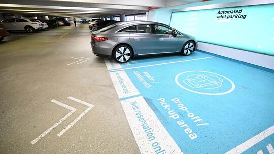 Autos sollen am Stuttgarter Flughafen autonom parken können