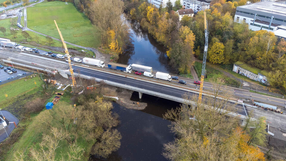 Autos können neue Enzbrücke bei Niefern erst im Januar befahren