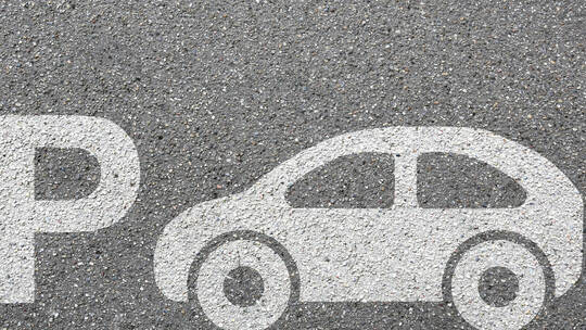 Parkplatz Auto parken Fahrzeug Stadt Verkehr Mobilität