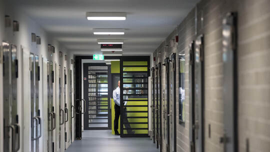 Justizbeamter in JVA Stuttgart-Stammheim