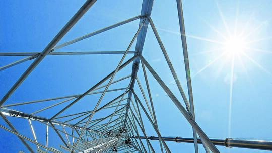 Errichtung des Funkmasts für das 450-MHz-Netz