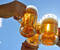 anstoßen mit bier