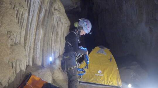 Spanierin verbrachte 500 Tage unter der Erde