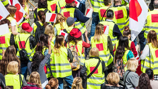 Streik (menschen streiken in Stadt )