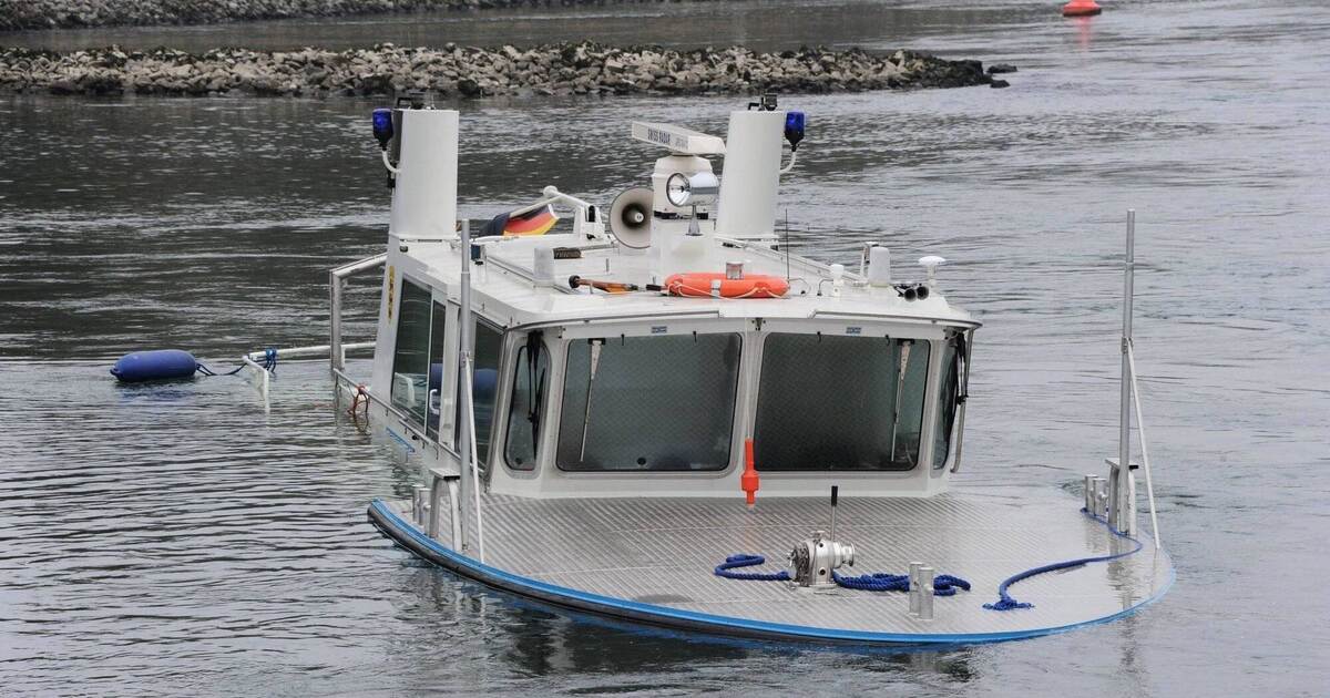 Kollision im Nebel: Polizeischiff wird U-Boot - Baden-Württemberg