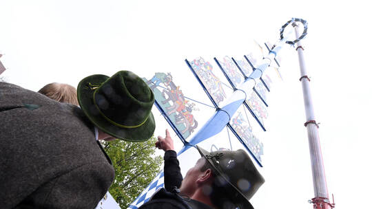 Neuer Maibaum am Viktualienmarkt