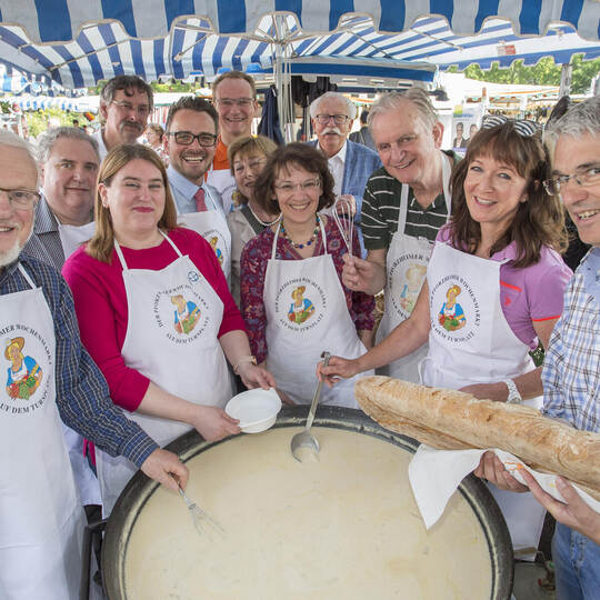 Erdbeer- und Spargelfest auf dem Wochenmarkt
