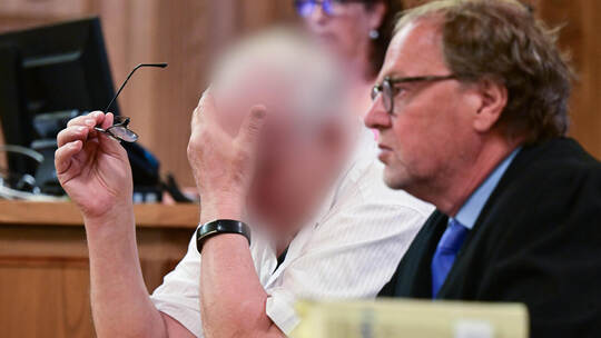 Sechsjährige Tochter musste Sex filmen - Paar vor Gericht