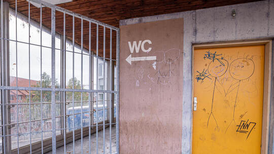ZOB Süd Absperrgitter WC Anlage