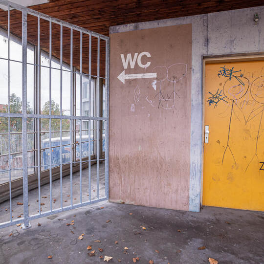 ZOB Süd Absperrgitter WC Anlage