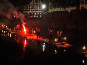 Nachflossfahrt mit Pyrotechnik