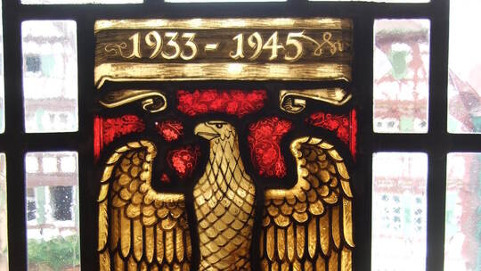 Hakenkreuz-Darstellung im Alten Rathaus von Bretten