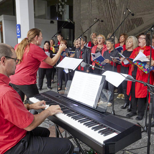 Tag der deutschen Einheit: "Pforzheim singt". Projektchor der Chorvereinigung Pforzheim Enzkreis. Leitung: Stephanie Kulmus, am
