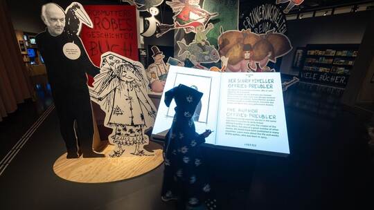 Ausstellung zum Kinderbuch „Die Kleine Hexe“
