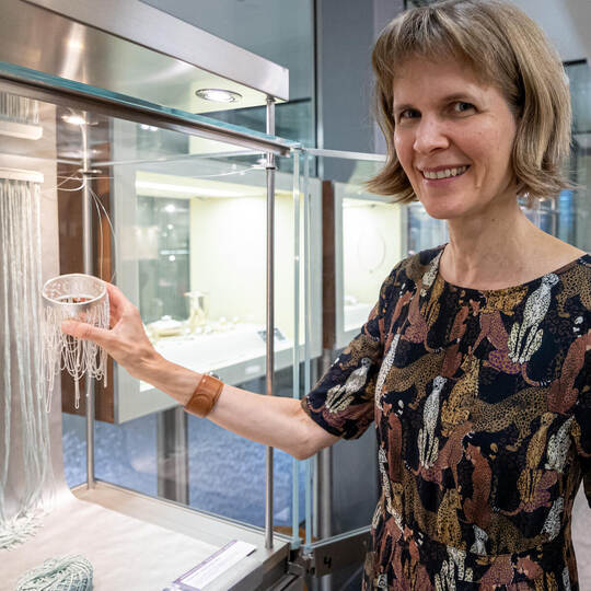 Ausstellung Armschmuck Galerie Schmuck Kunst