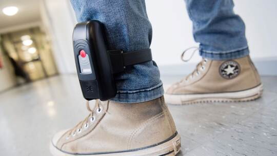 Elektronische Fußfessel Elektronische Fußfessel