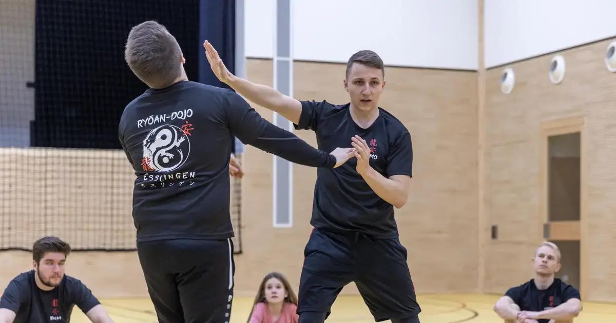 Schlag auf Schlag Wie Selbstverteidigung funktioniert, wird in Höfen