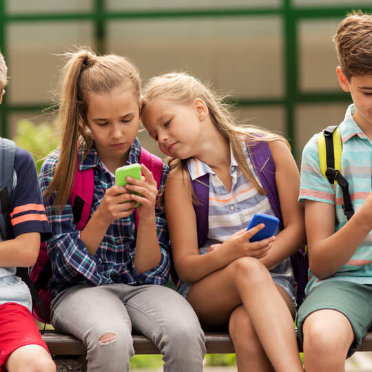 elementary school students with smartphones