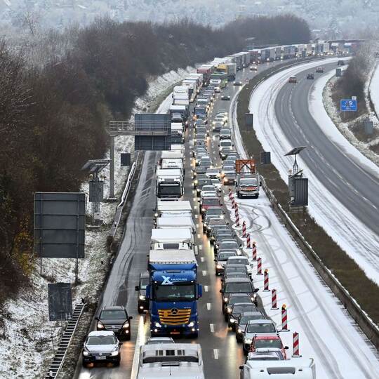 Gesperrte Autobahn A8 bei Pforzheim
