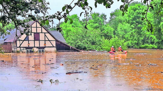 Ein Bild, das auch acht Jahre später kaum real erscheint: Der Bereich ums Ölbronner „Bahnhöfle“ ist im Juni 2016 komplett abgeso