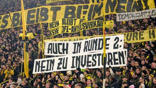 Dortmunder Fans mit Protesten gegen Investoren in der DFL Dortmunder Fans mit Protesten gegen Investoren in der DFL