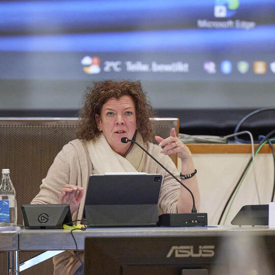 Bürgermeisterin Birgit Mertens leitet nach erfolglosem Wahlkampf in Leinfelden-Echterdingen die Gemeinderatssitzung