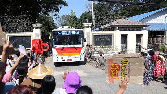 Amnestie in Myanmar: Junta will 9600 Gefangene freilassen - Politik ...
