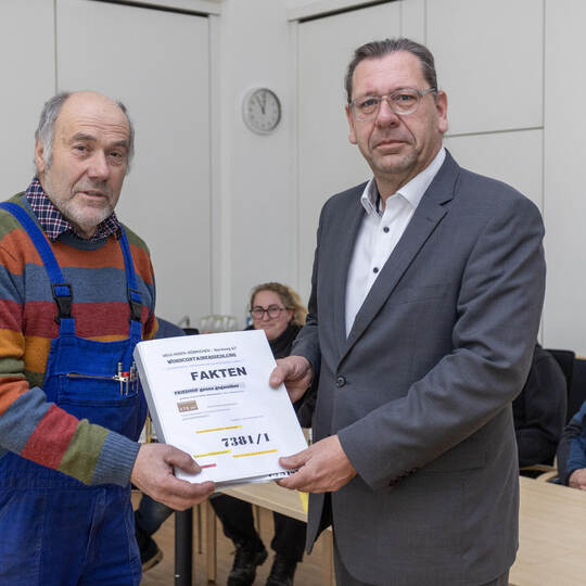 Neulingen Unterschriften Gegen Asyl Container