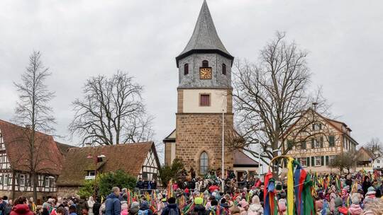 Tradition leben: Oberderdingen feiert Lichtmess - Region - Pforzheimer